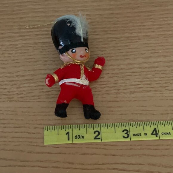 Vtg British Royal Guard Soldier Toy Soldier Doll Ornament Flocked Plastic 4 Inch - Picture 7 of 7